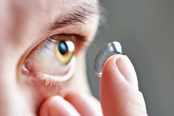 Fitting a contact lens